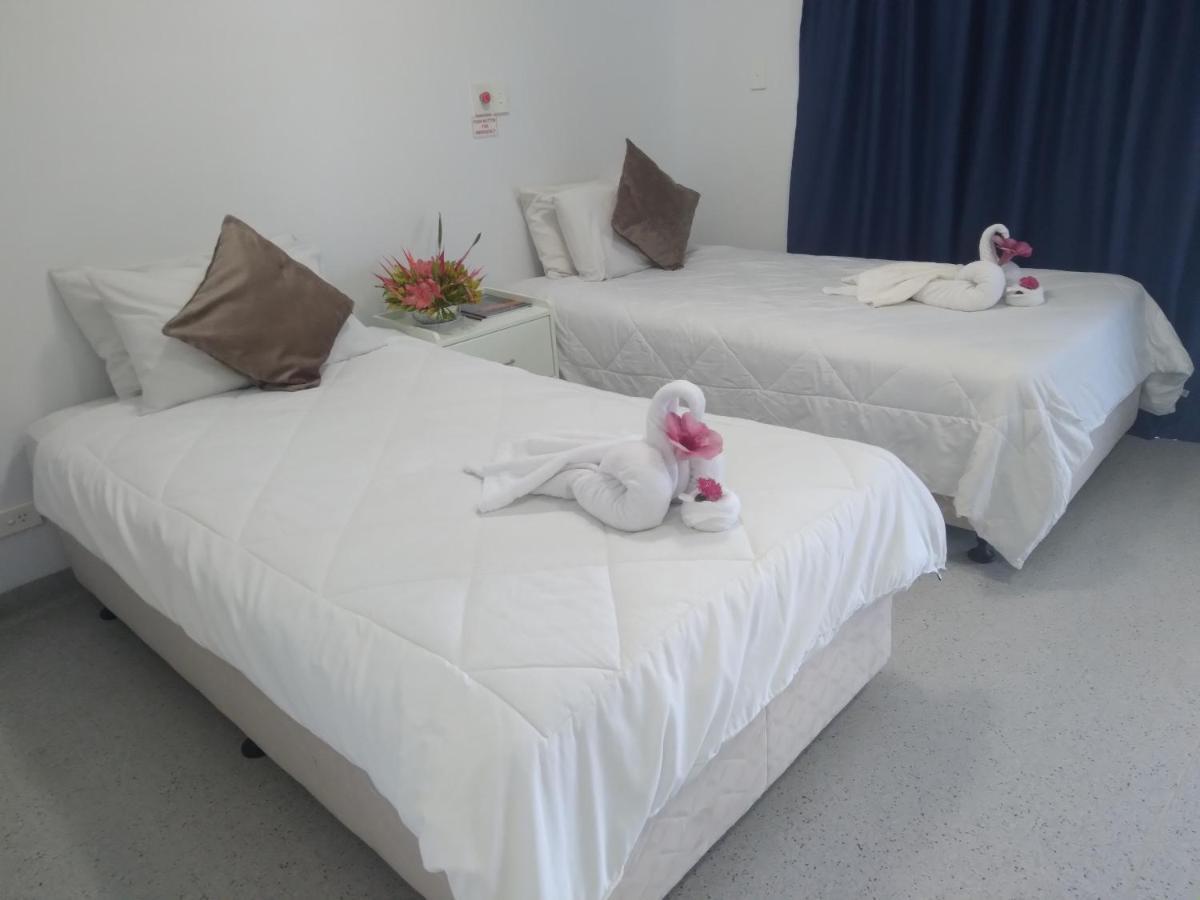 Crossroads Hotel Lae Omili Esterno foto
