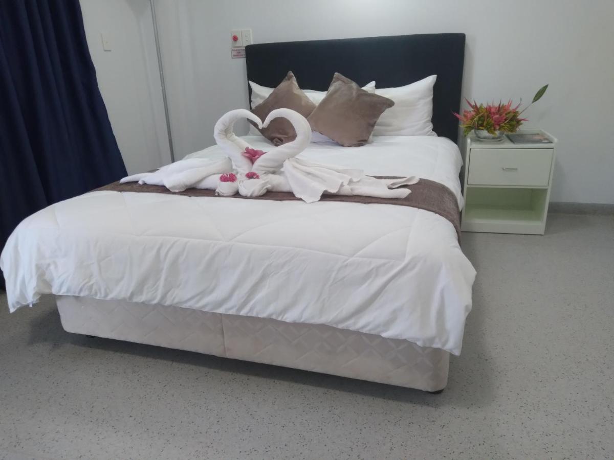 Crossroads Hotel Lae Omili Esterno foto