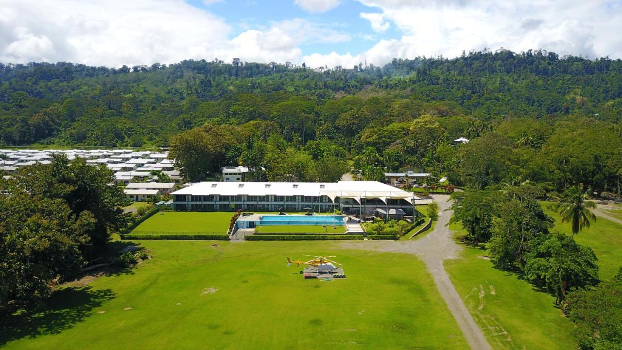 Crossroads Hotel Lae Omili Esterno foto