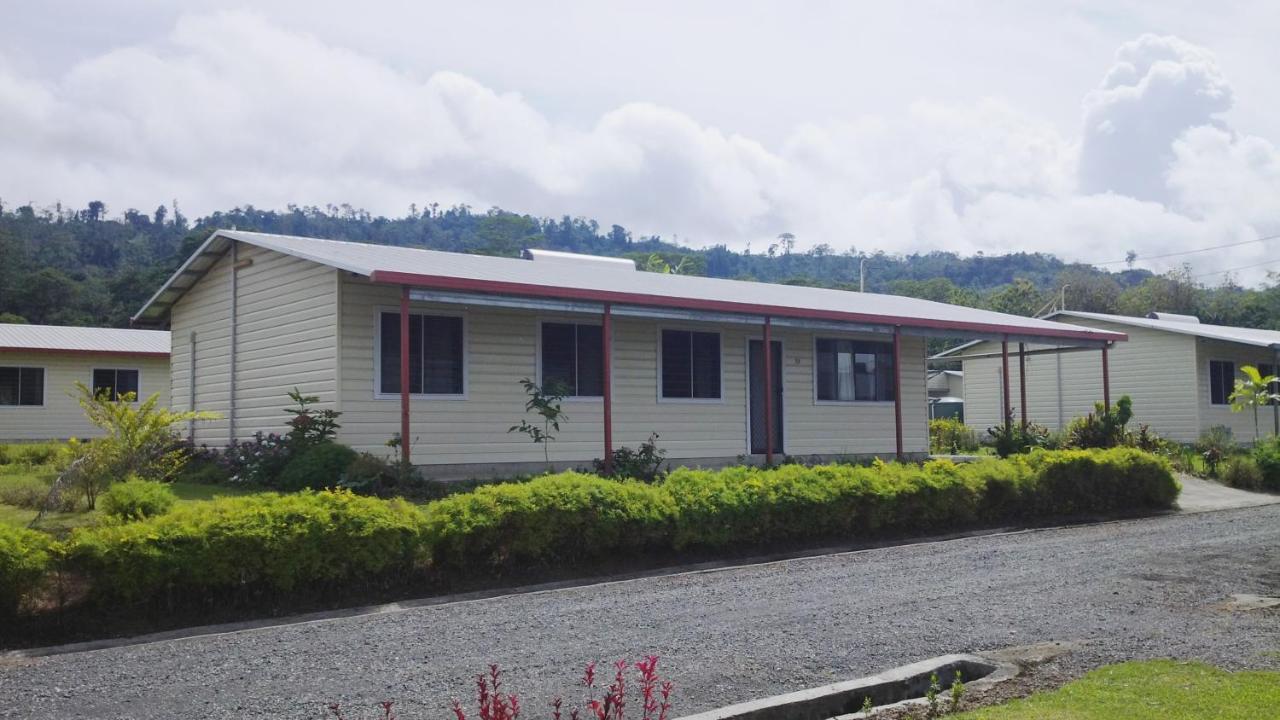 Crossroads Hotel Lae Omili Esterno foto