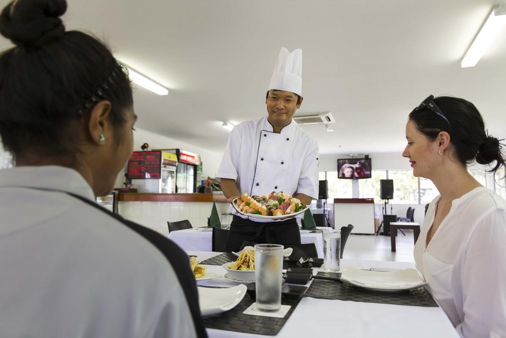 Crossroads Hotel Lae Omili Esterno foto