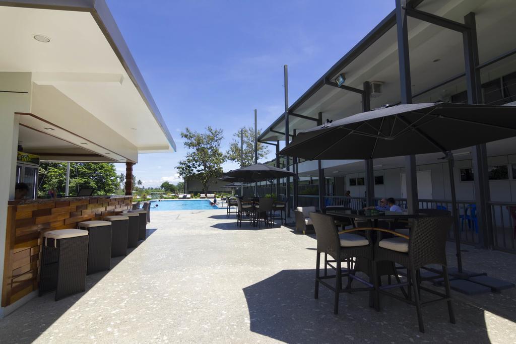 Crossroads Hotel Lae Omili Esterno foto