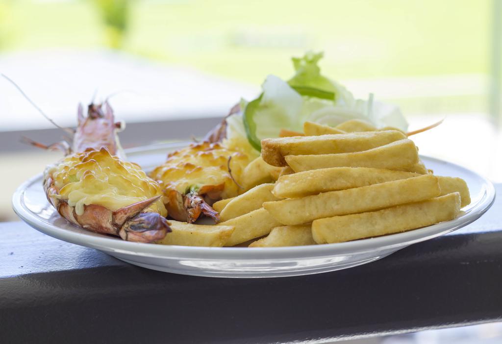 Crossroads Hotel Lae Omili Esterno foto