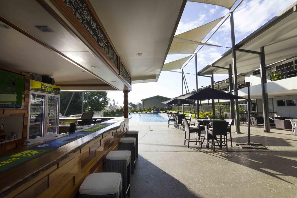 Crossroads Hotel Lae Omili Esterno foto
