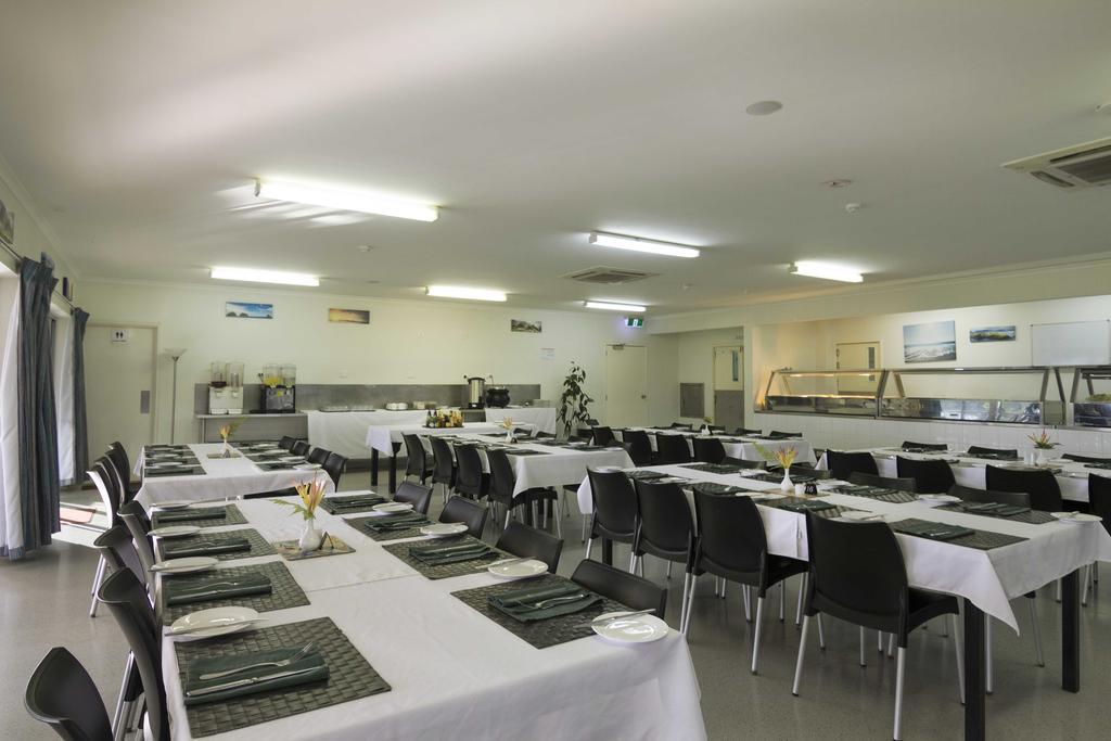 Crossroads Hotel Lae Omili Esterno foto