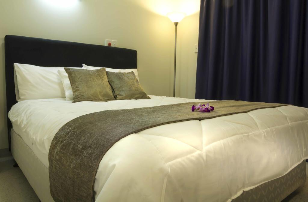 Crossroads Hotel Lae Omili Esterno foto