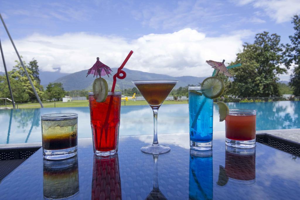 Crossroads Hotel Lae Omili Esterno foto