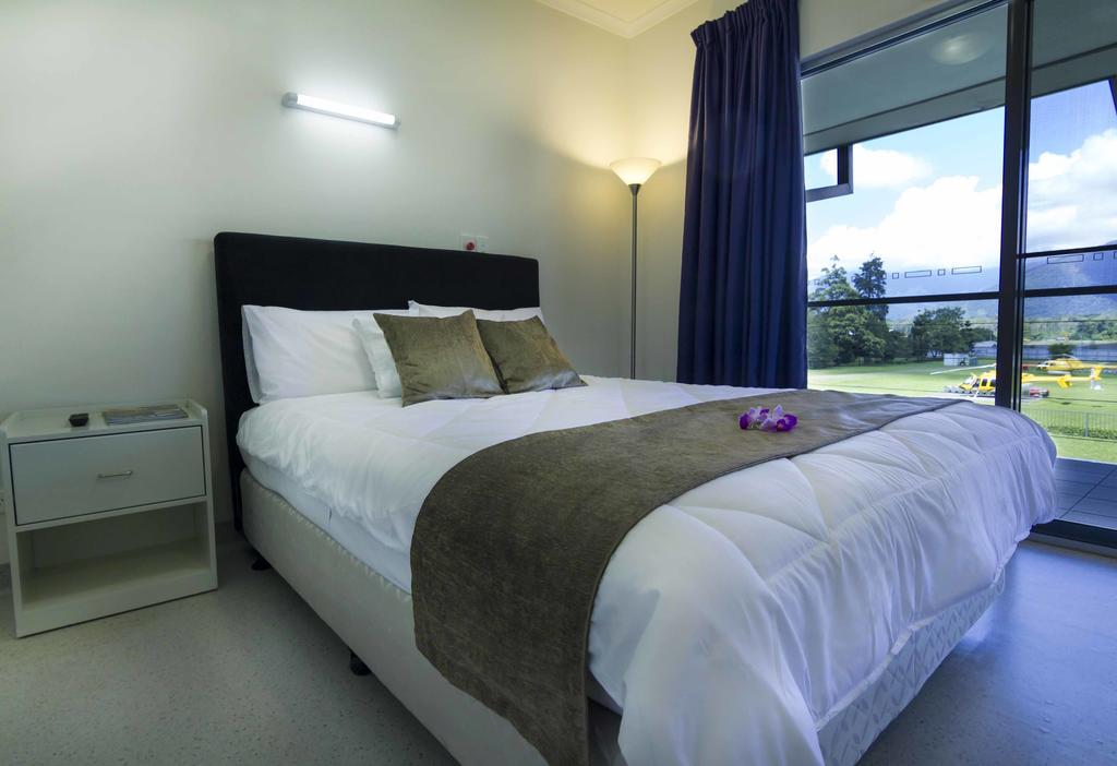 Crossroads Hotel Lae Omili Esterno foto